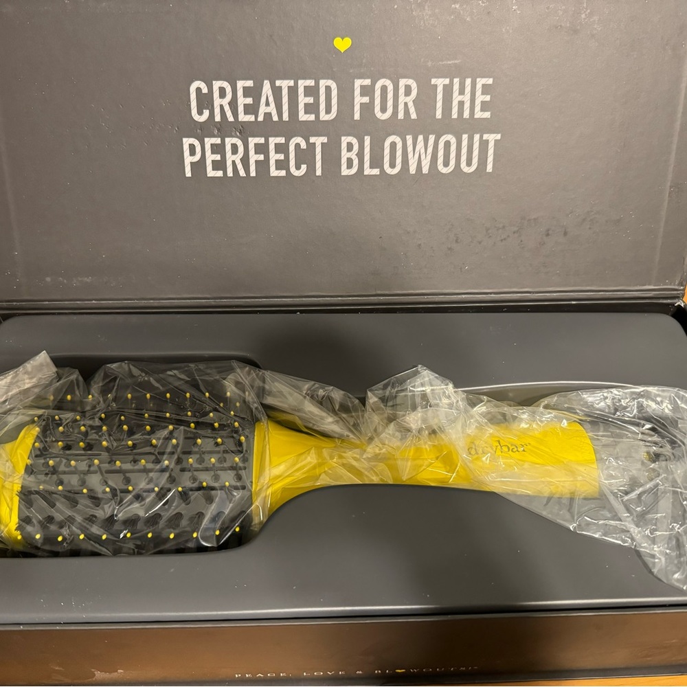 Drybar The double shot oval blow-dryer brush brand new in box